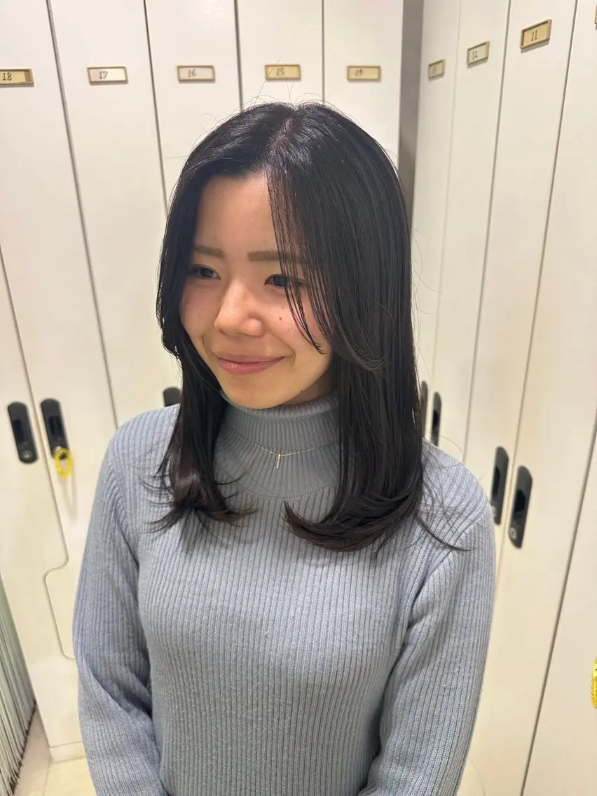 ミディアム レイヤーカット 木曜日空きあり‼️ 艶々カラー🩷のヘアスタイル