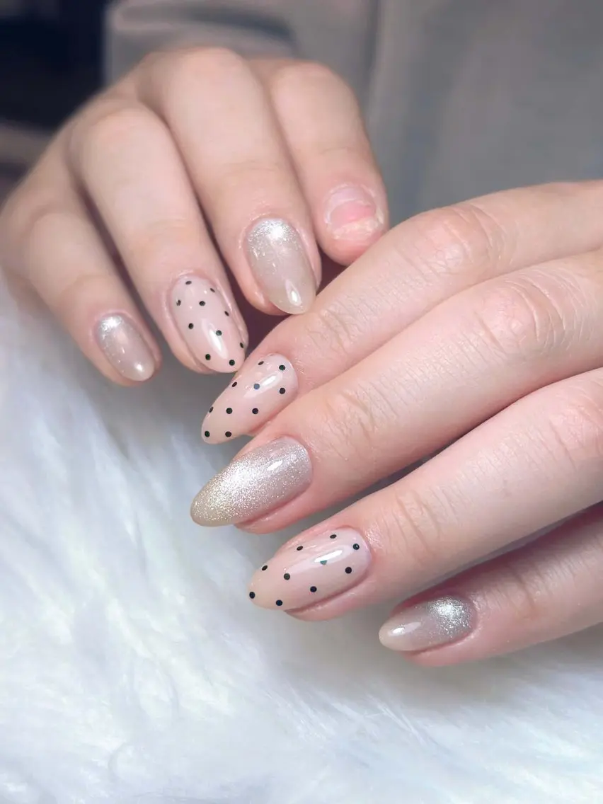 ネイル チークネイル ドット フレンチネイル グラデーション 韓国ネイル ハンドネイル Lisa Nail Salonのネイルデザイン