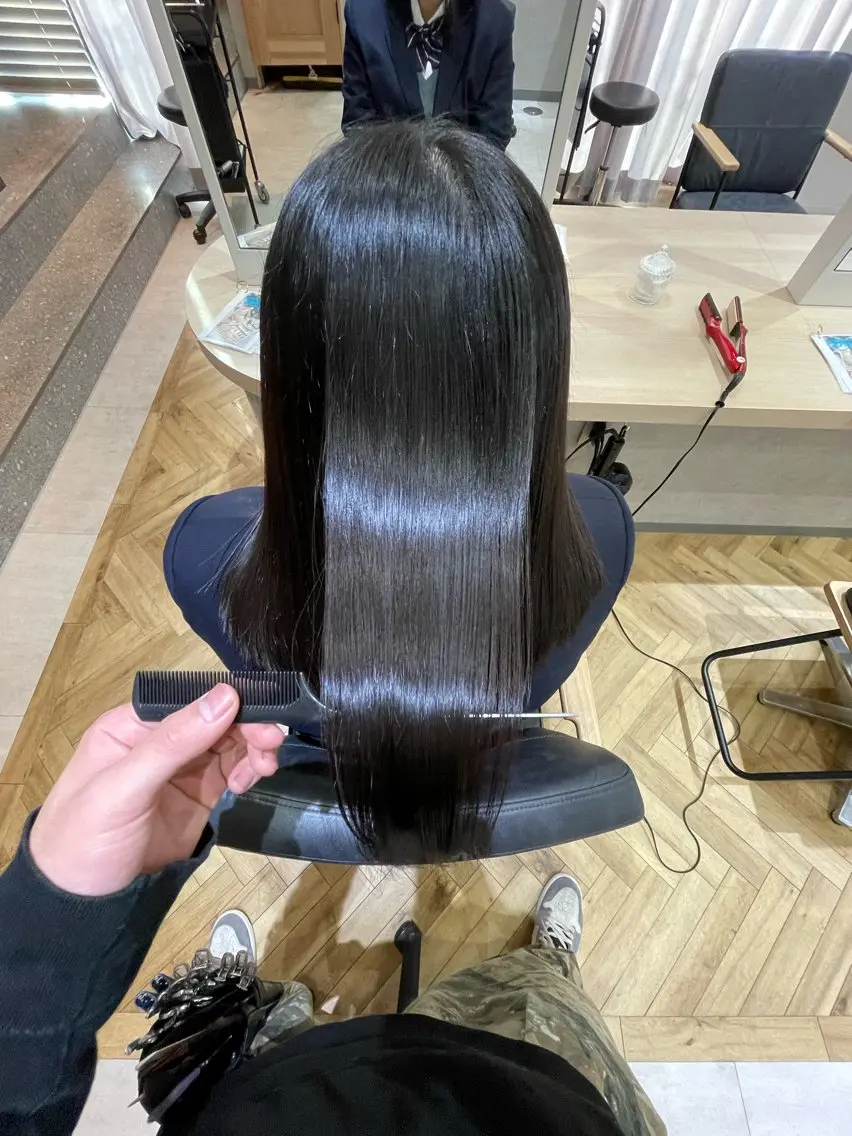 ロング フェイスレイヤー/ 小顔/髪質改善 関のヘアスタイル