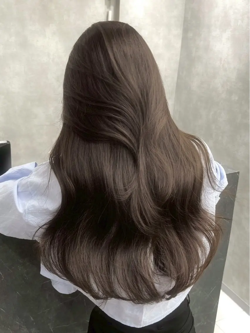 ロング ヘアカラー FOCUS JAPANのヘアスタイル