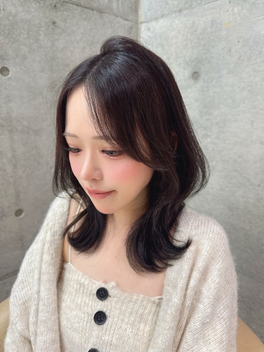 ミディアム カット ヘアカラー トリートメント shion 透明感カラーのヘアスタイル