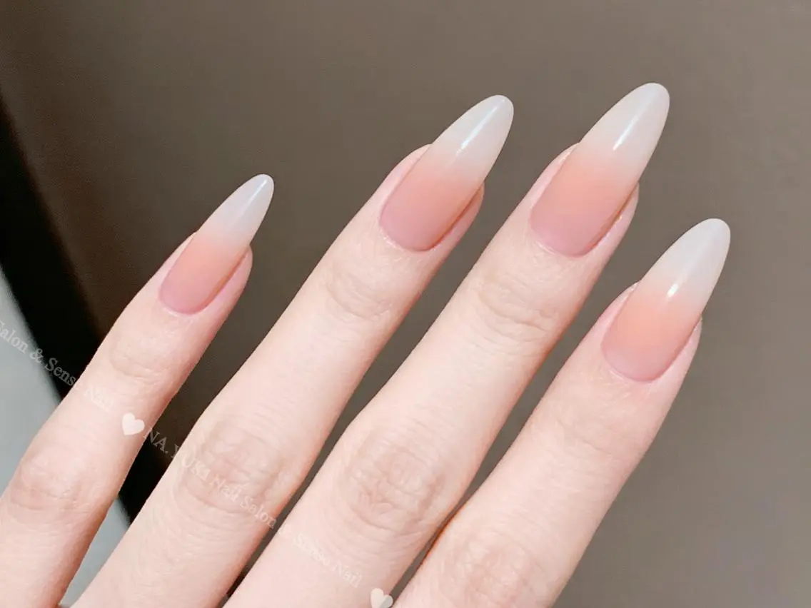ネイル フラワーネイル グラデーション ロングネイル シンプルネイル 春ネイル ハンドネイル ハンドケア 🤍Nana 🤍のネイルデザイン