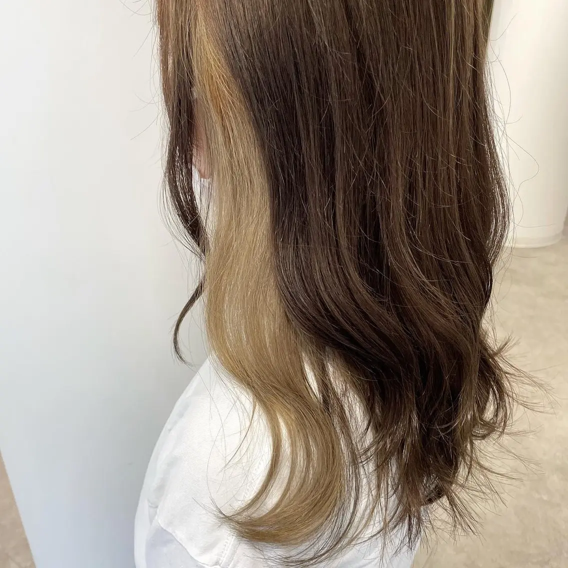 ロング カラー ベージュカラー ブリーチ ブラウンカラー チョコレートブラウン カット ヘアカラー 透明感カラー/ レイヤー　YUKAのヘアスタイル