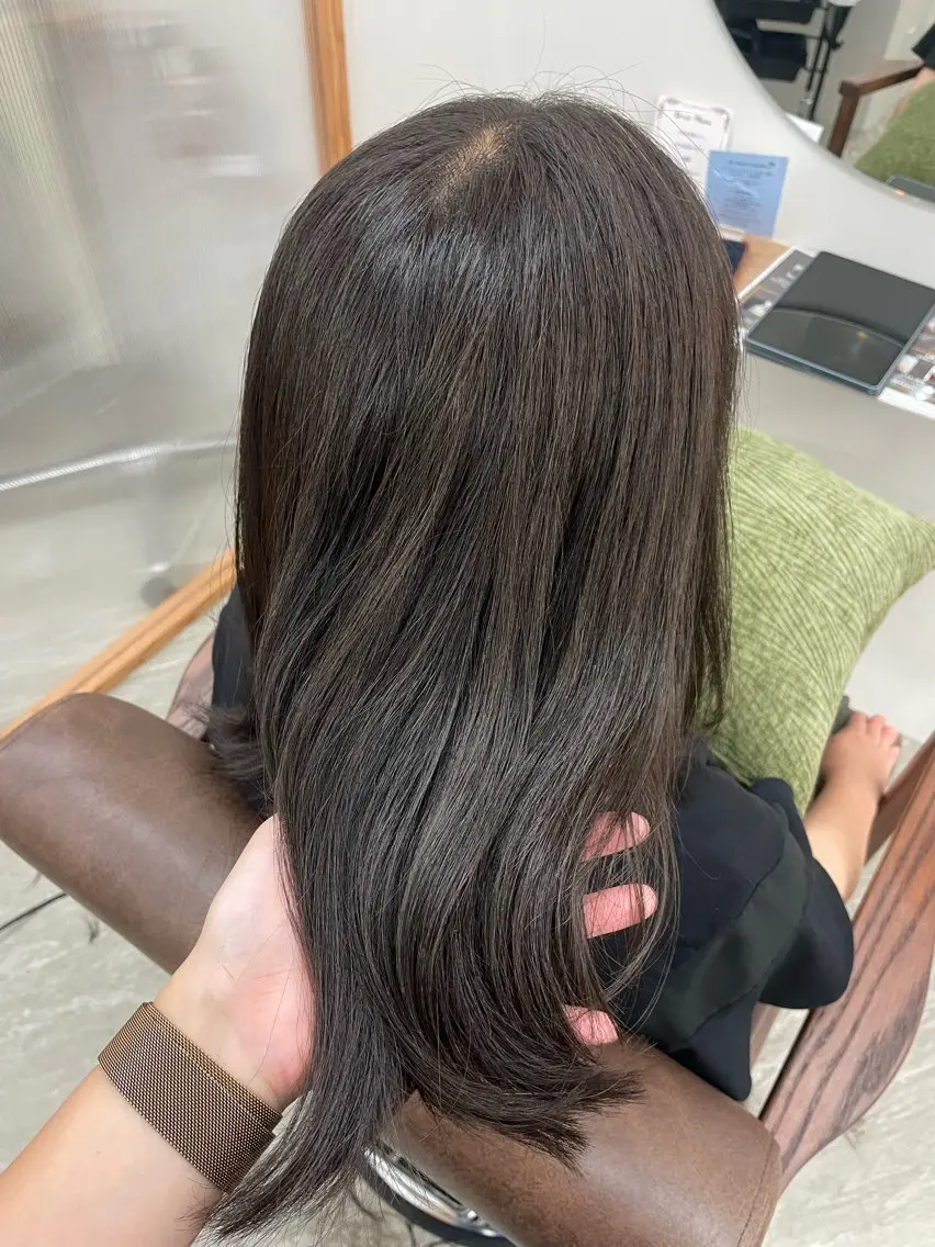 ミディアム カラー グレージュ オリーブグレージュ オリーブグレー Sakamoto nanaのヘアスタイル