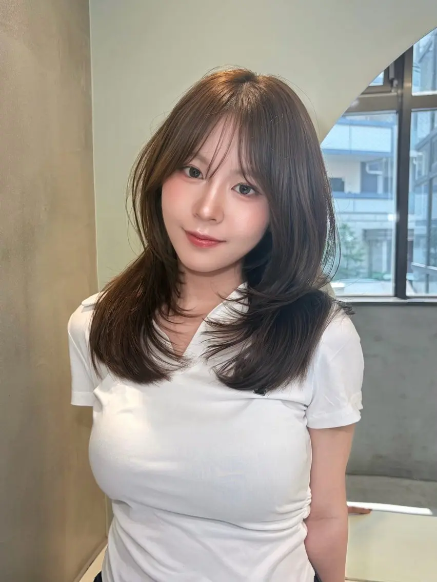 ミディアム カット ヘアカラー トリートメント 韓国レイヤー 🤎🦋Harisのヘアスタイル