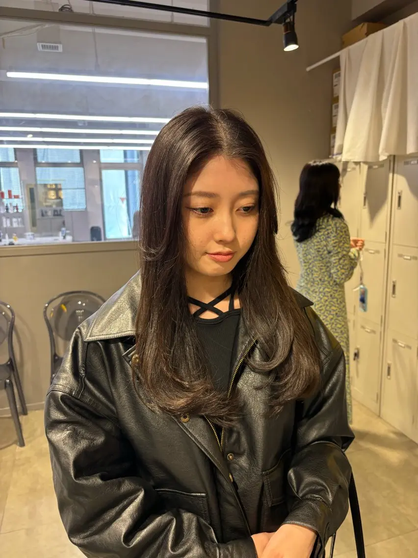 ロング カラー 抜け感レイヤー︴ ニュアンスカラーのヘアスタイル