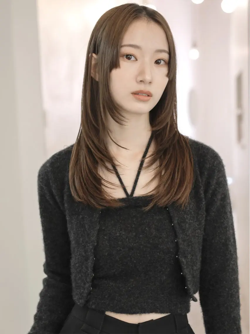 ロング 顔まわりレイヤー レイヤーカット ロング カット/カラー 緩のヘアスタイル