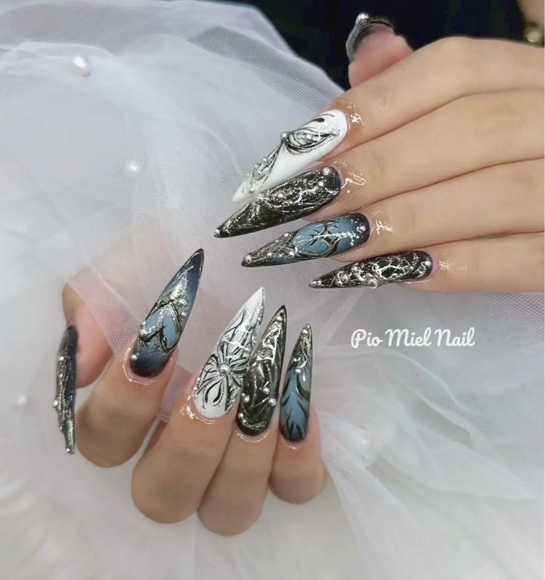 ロング Pio Mielのネイルデザイン