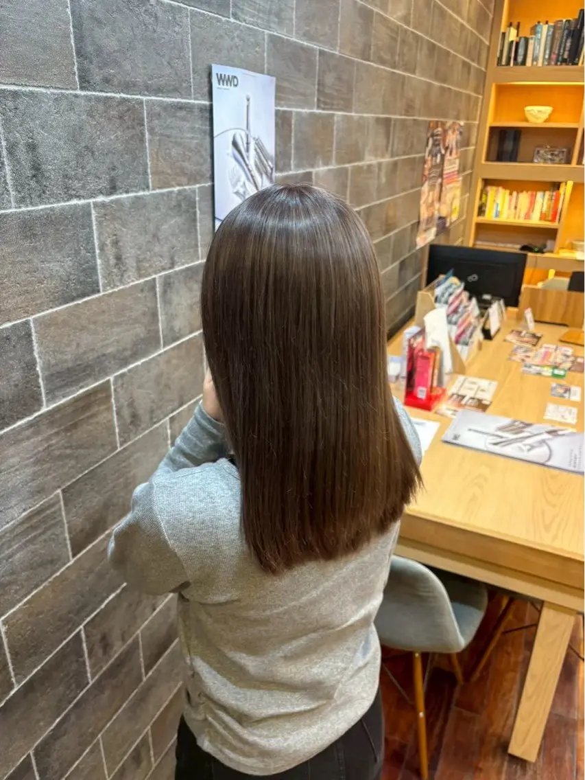 セミロング カラー 杉山 咲のヘアスタイル