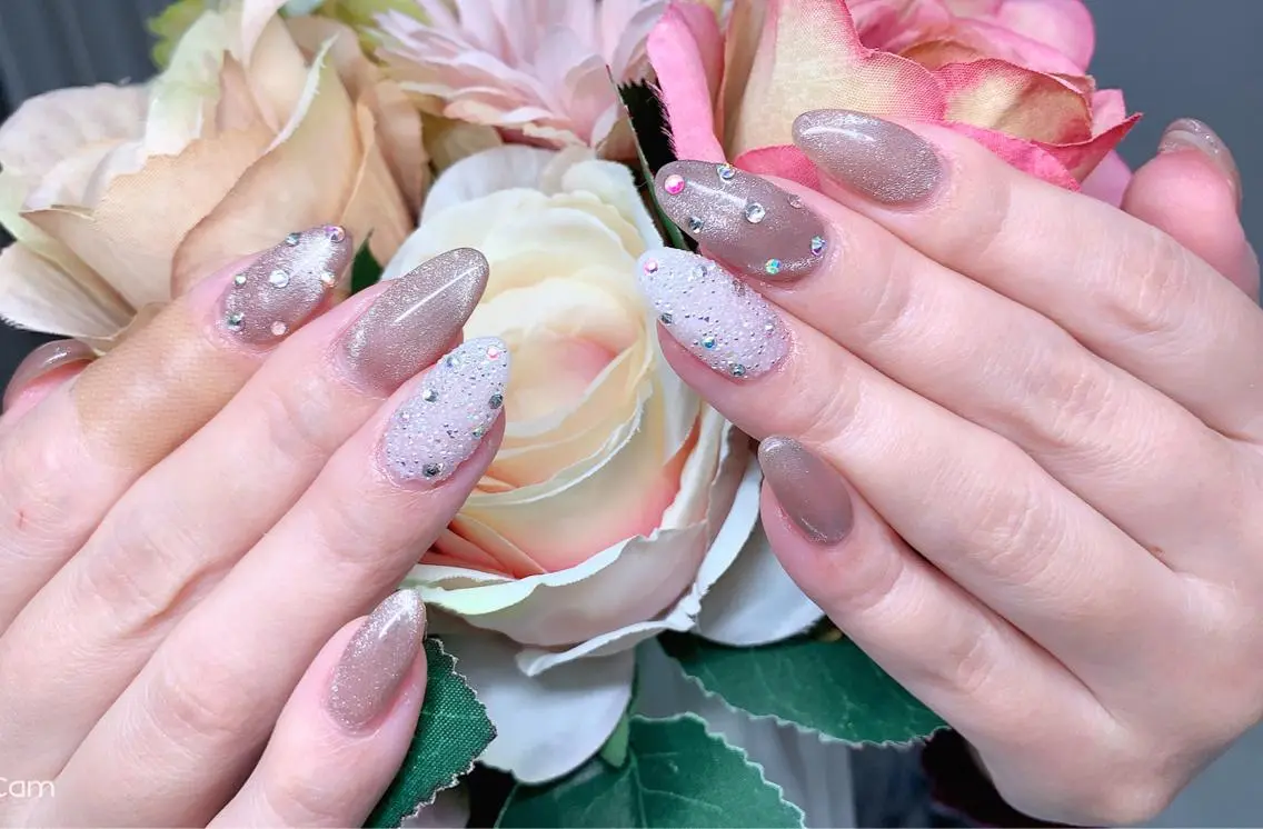 ネイル ジェルネイル ハードジェル キラキラネイル ロングネイル マグネットネイル Lilas Nailのネイルデザイン