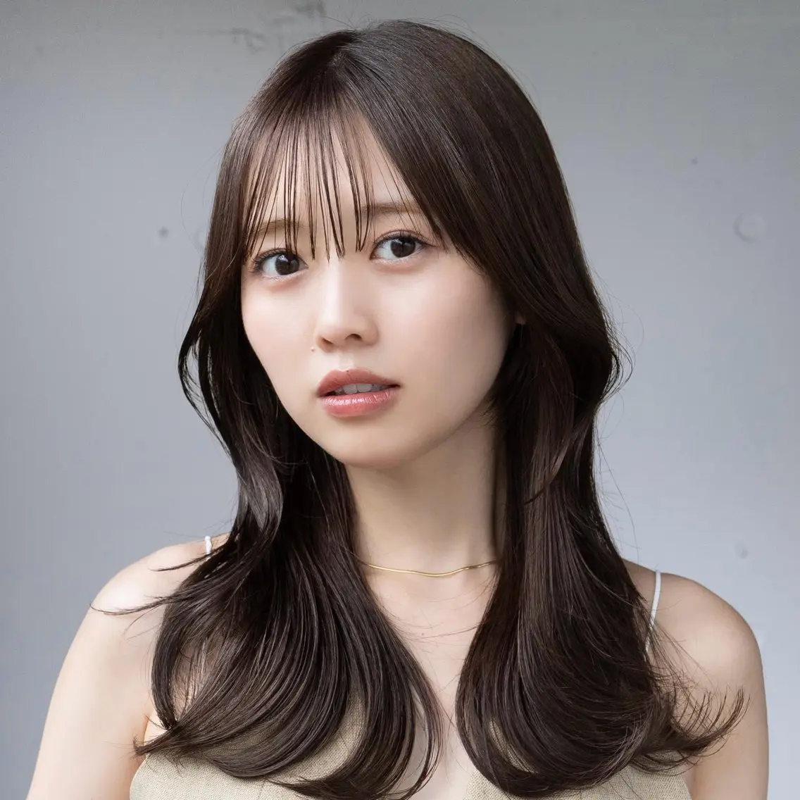 セミロング 顔周りカット レイヤーカット トリートメント カット ヘアカラー トリートメント まとまるレイヤー カット/透明感カラーのヘアスタイル