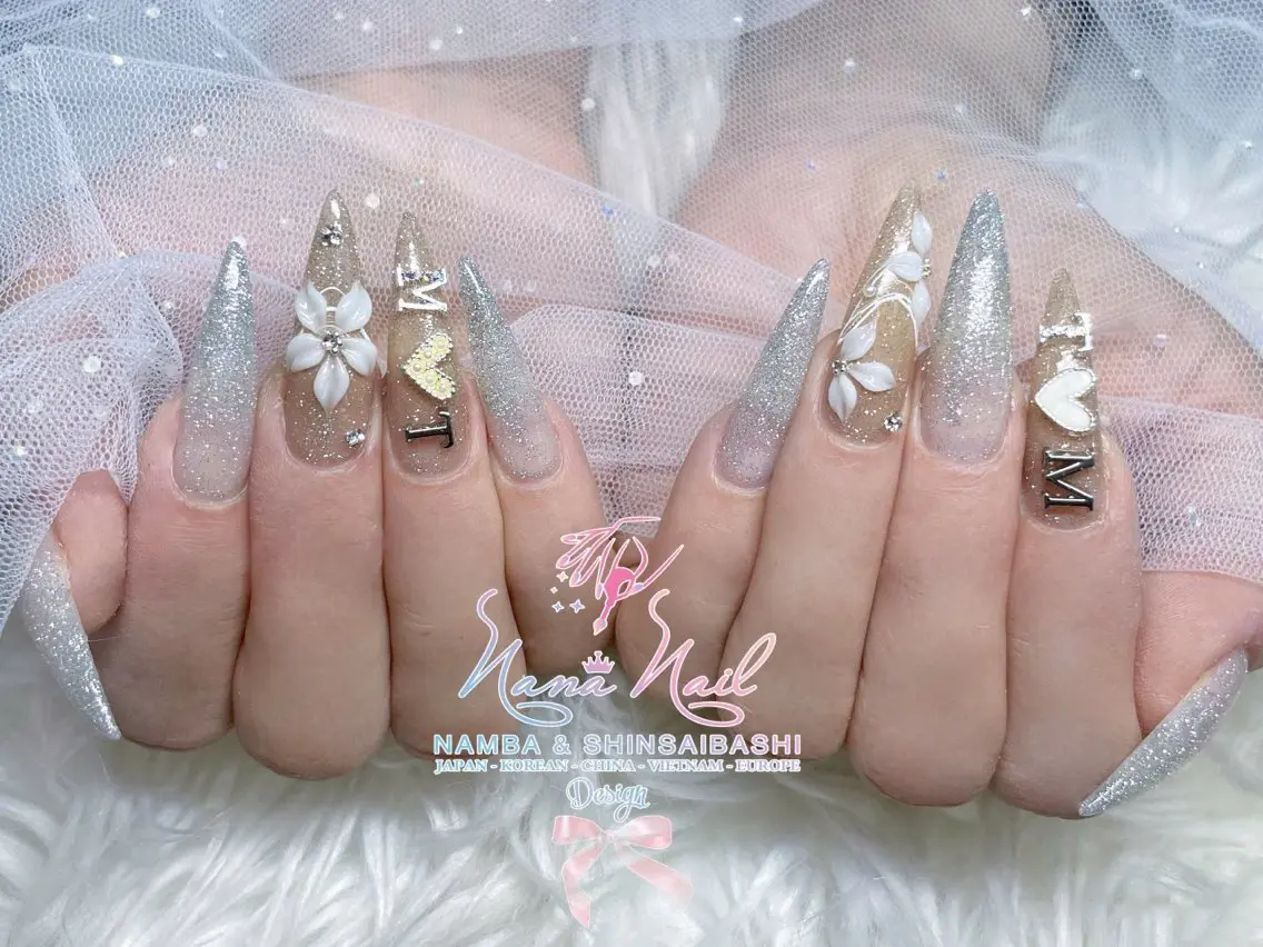セミロング ハンドネイル Linanail Nambaのマツエク・マツパデザイン