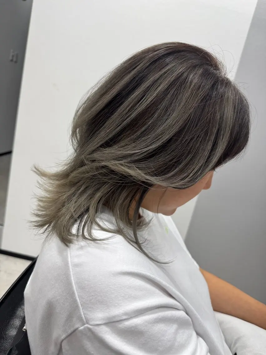 ミディアム カラー バレイヤージュ レイヤーカット カット ヘアカラー トリートメント ヒラガカナ▼ ECLAT HAIRのヘアスタイル