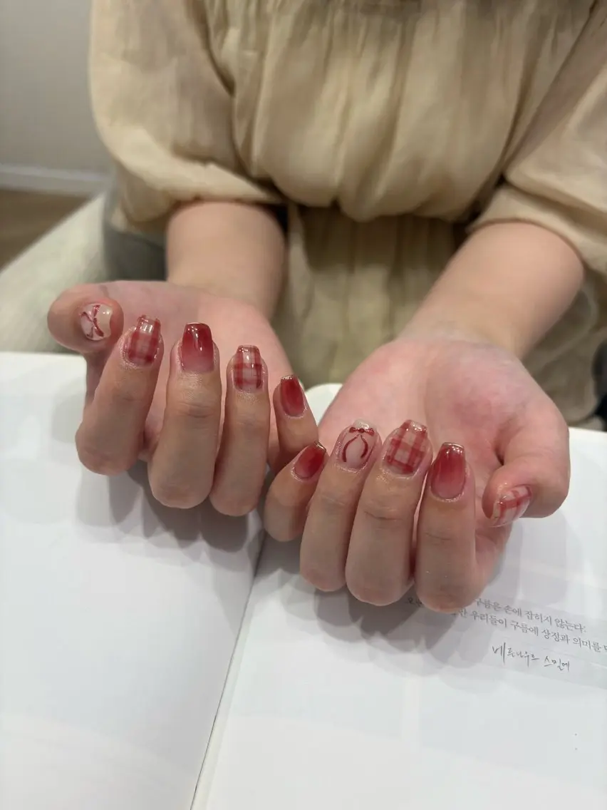 ネイル ハンドネイル ネイルズシャトン🪡 ネイリスト齊藤のネイルデザイン