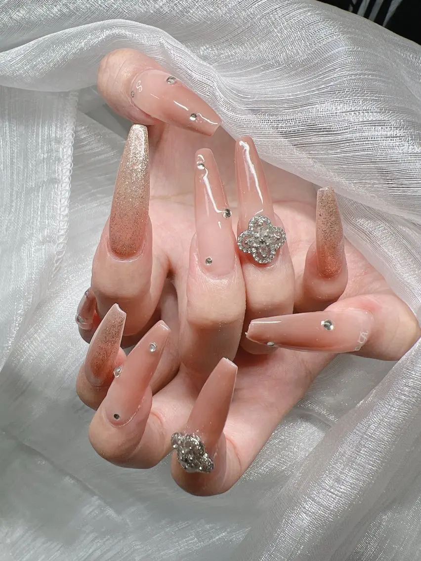 ネイル 長さ出し グラデーション 卒業式 キラキラネイル マグネットネイル ハンドネイル Lee Nailsのネイルデザイン