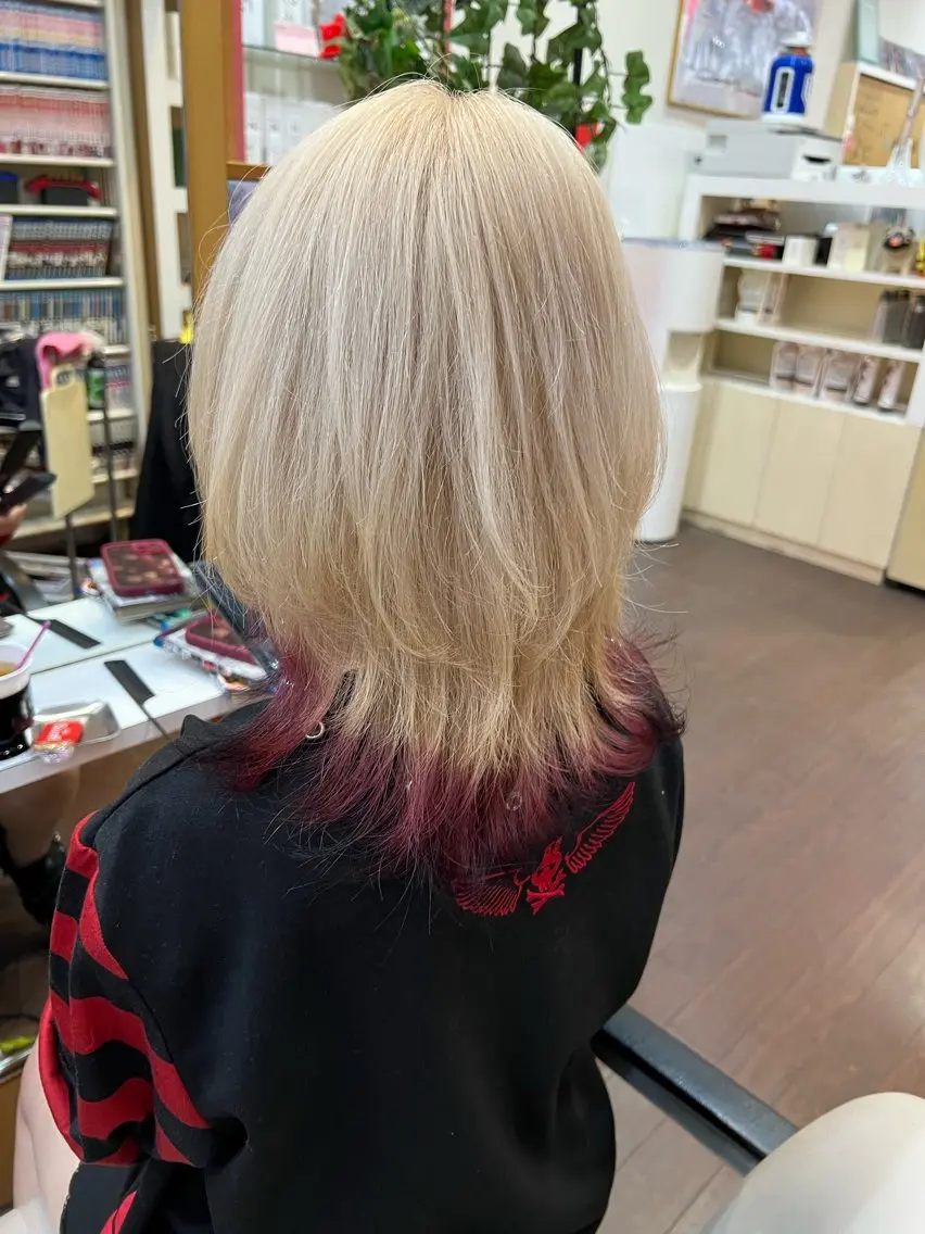 ショート カラー ブリーチ ブロンド ピンクカラー ホワイトブロンド ウルフカット ヘアカラー まさき✂︎ /ブリーチカラーのヘアスタイル