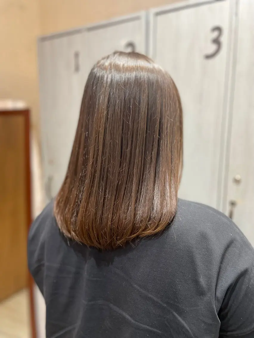 ミディアム カット ヘアカラー 縮毛矯正 茅野 あゆ美のヘアスタイル