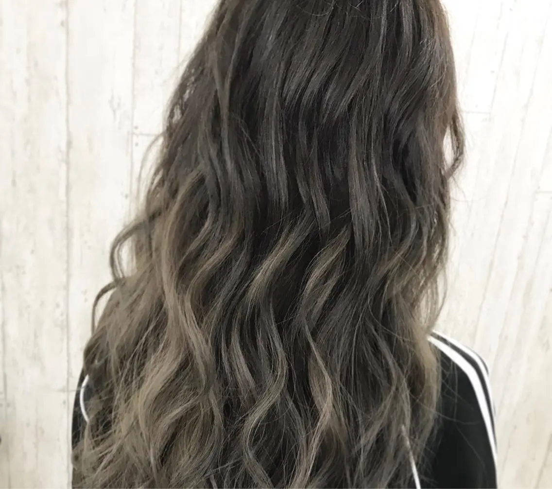 ロング カラー グラデーションカラー グレージュ kazufumi ..のヘアスタイル