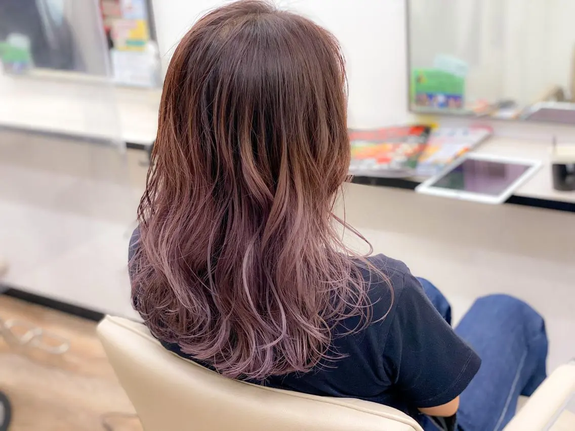 セミロング カラー グラデーションカラー ピンクカラー louwe 武藤幸世のヘアスタイル