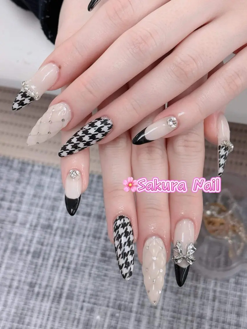 ネイル アートネイル オーロラネイル ボルドー チークネイル フレンチネイル ハンドネイル Sakura Nail Salonのネイルデザイン