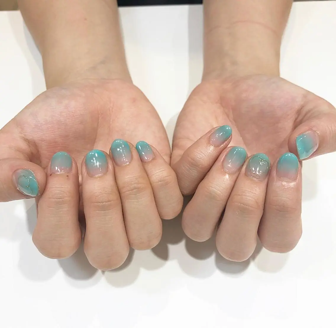 ネイル ブルー ゴールド グラデーション ハート rina eye&nailのマツエク・マツパデザイン
