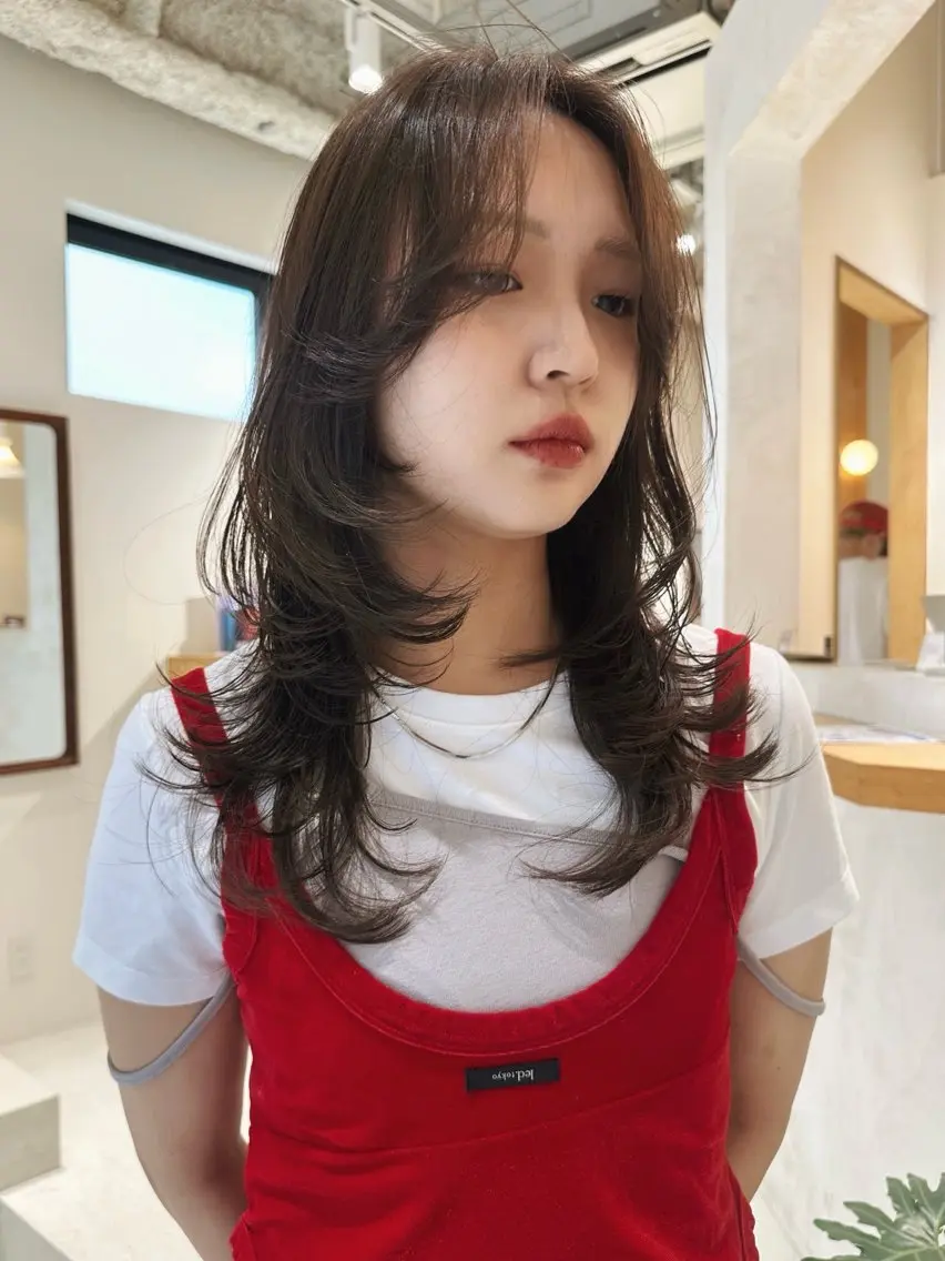 セミロング カラー グレージュ ハッシュカット レイヤーカット カット トリートメント MISA レイヤーカットのヘアスタイル