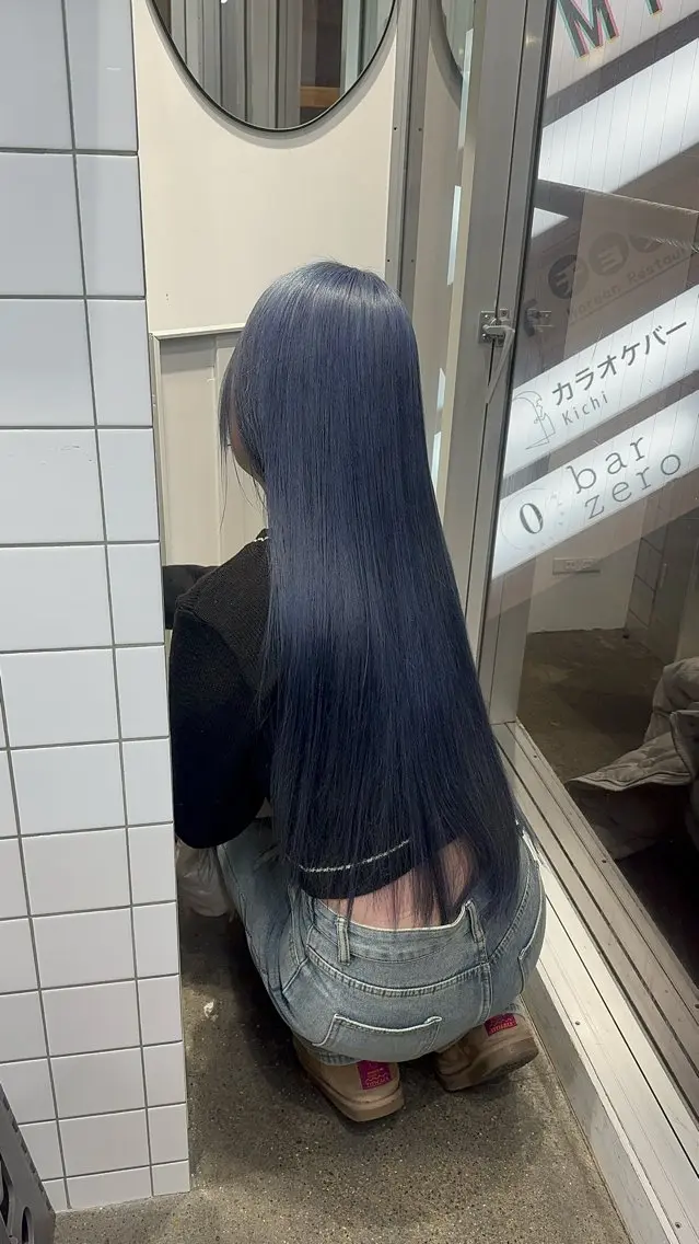 ロング カラー ブルーカラー シルバー ヘアカラー トリートメント 新宿 似合わせカラー HINAのヘアスタイル