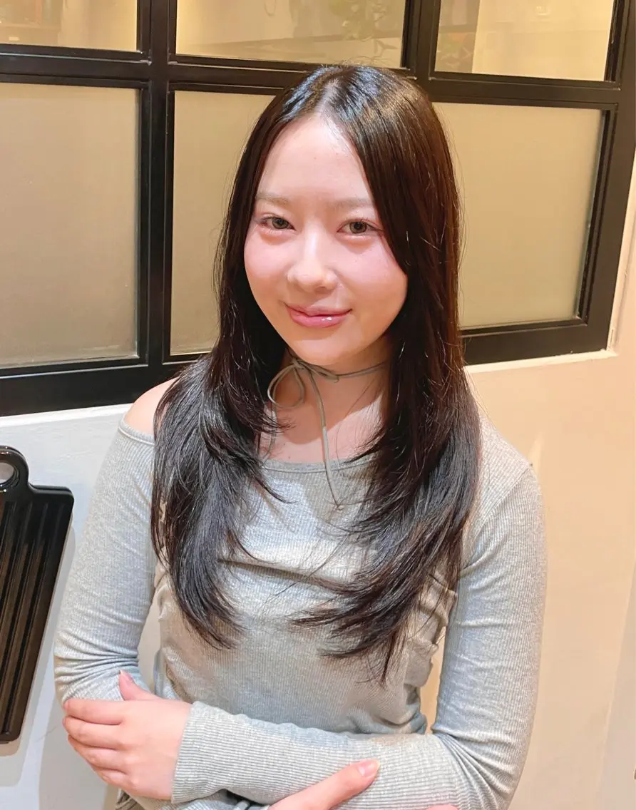 ロング カラー アッシュ アッシュグレー 透明感カラー ハイレイヤー レイヤーカット カット ヘアカラー トリートメント 望恵🌸メンズ募集中 ✂️韓国艶髪のヘアスタイル