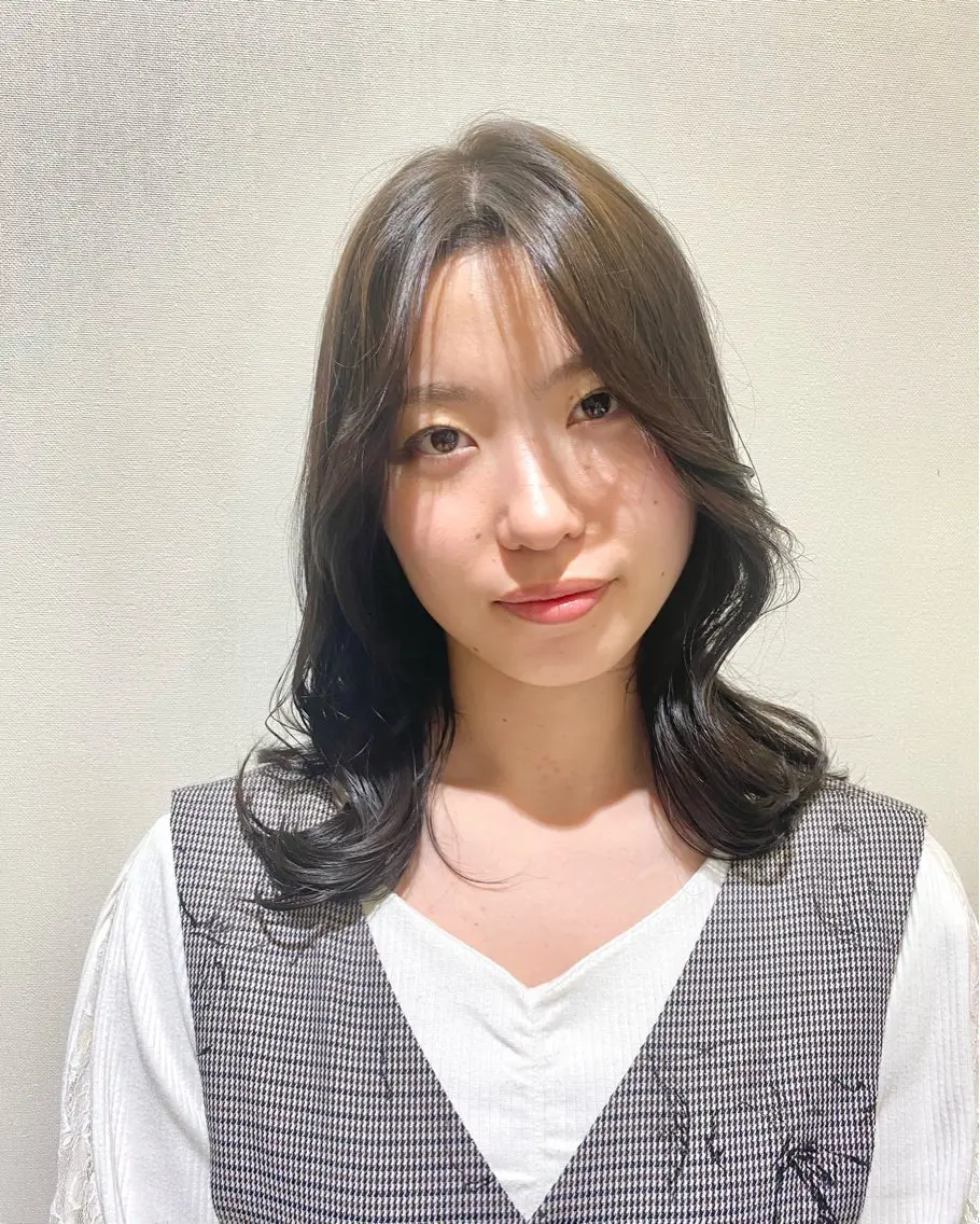 セミロング カラー 伸ばしかけ レイヤーカット カット ヘアカラー トリートメント 菅野 奏のヘアスタイル