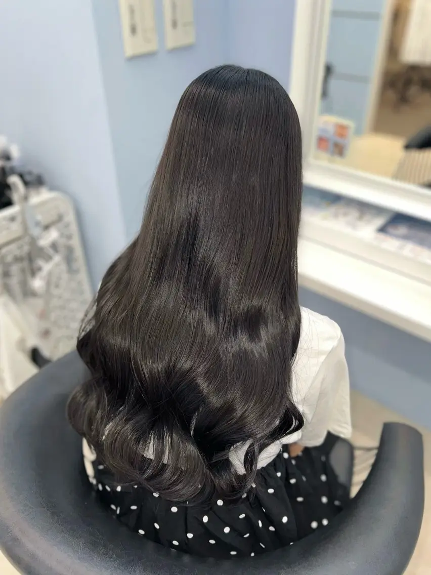ロング カラー グレージュ ヘアカラー MONA YUNAのヘアスタイル