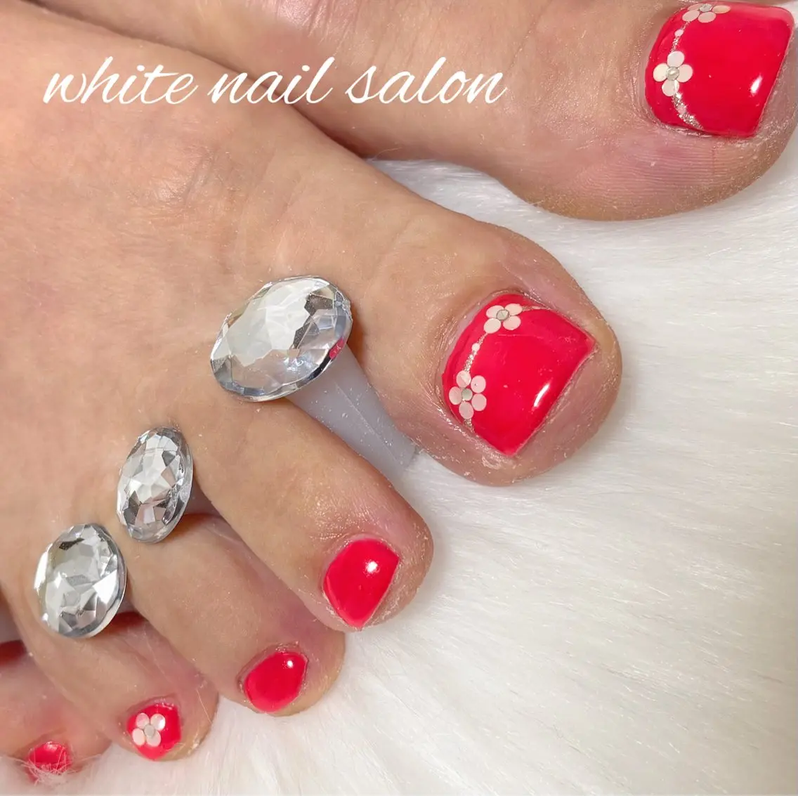 ネイル フットネイル ラメ(グリッター) フットネイル white nail salonのネイルデザイン