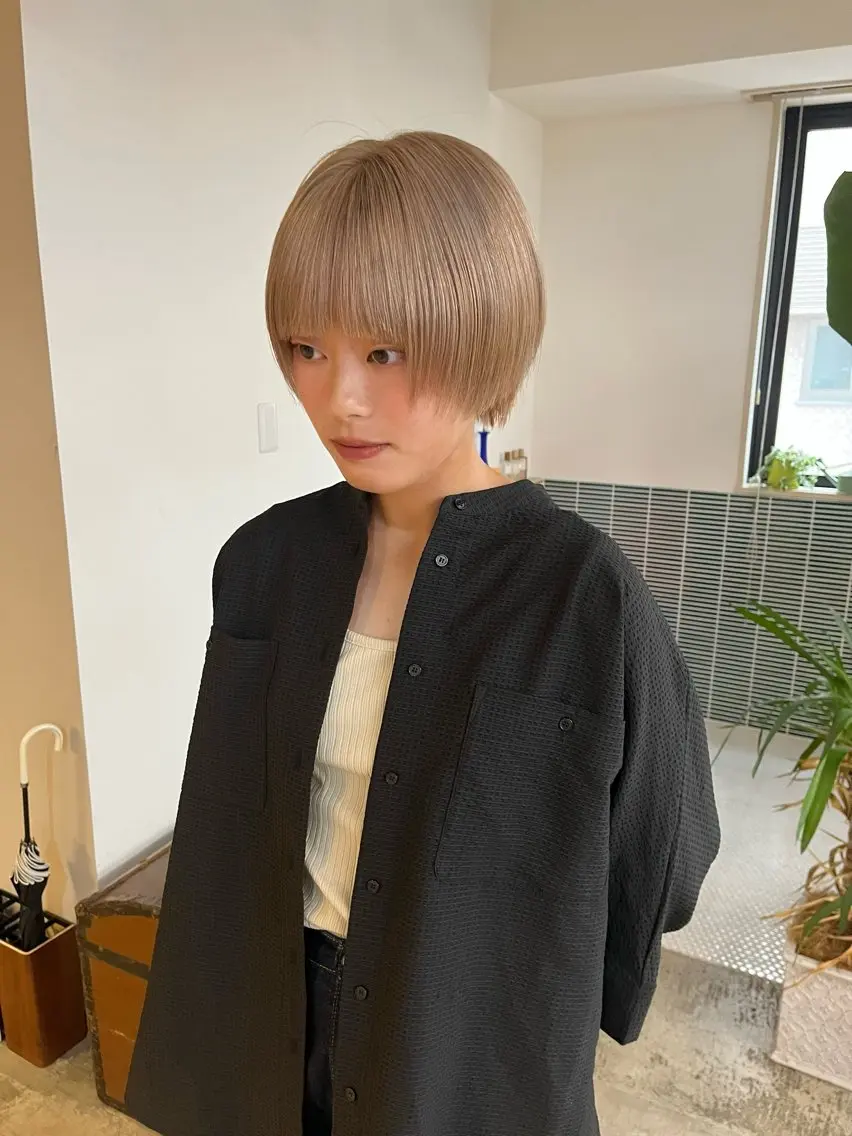 ショート カラー ベージュカラー ブリーチ ミルクティーベージュ カット ヘアカラー トリートメント 🩷ハイトーン透明感 レイヤー🩷ユリカのヘアスタイル