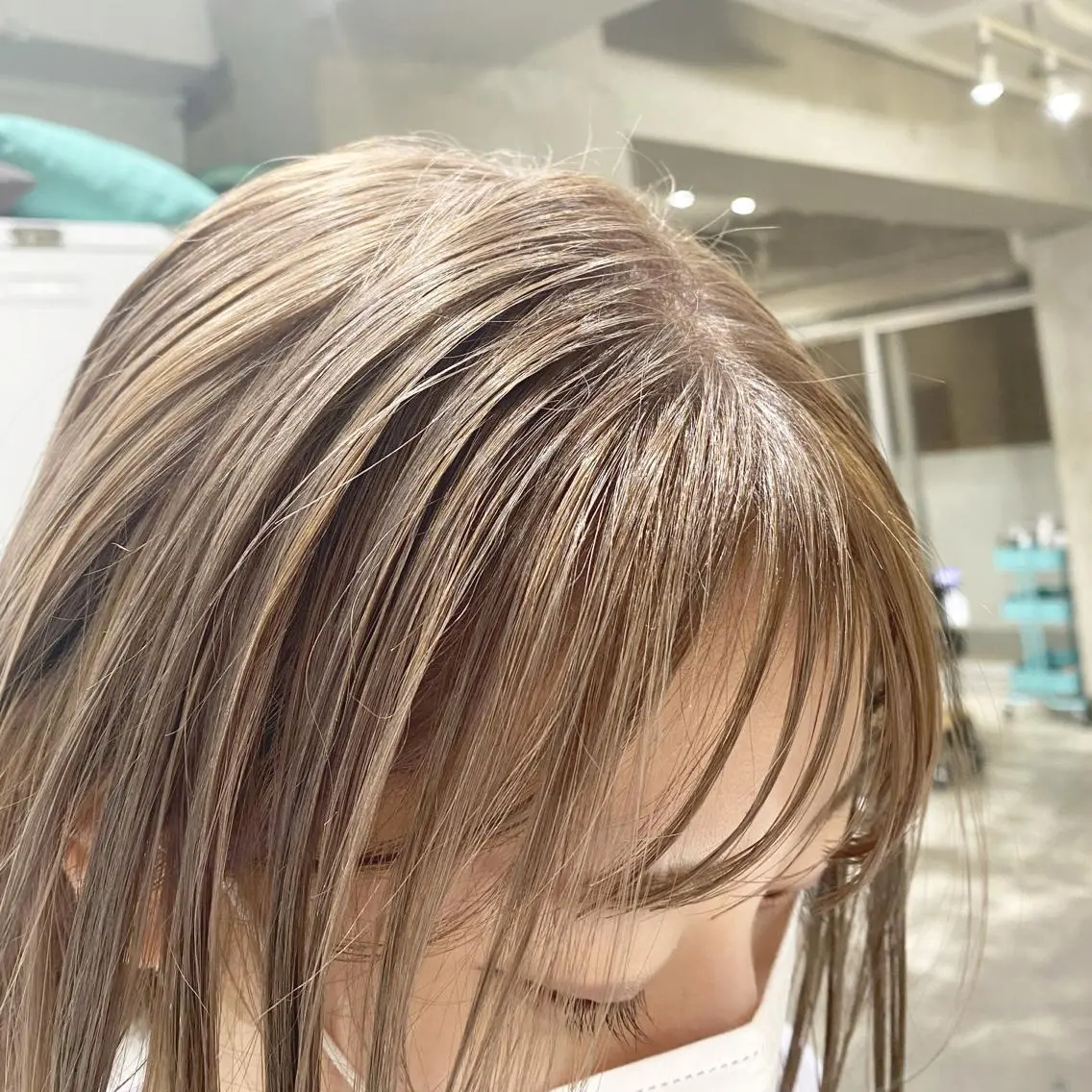 ミディアム カラー ヘアアレンジ 切りっぱなしボブ ミディアムパーマ アッシュ アッシュグレー バレイヤージュ ササキカズマ〻透明感 〻色落ち〻赤み消しのヘアスタイル