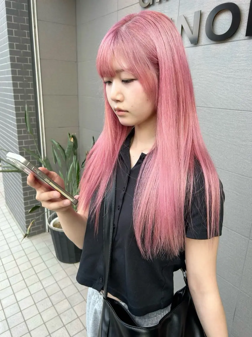 ロング カラー ブリーチ ピンクカラー ロング ご予約はインスタ のみ🌿@n7g10のヘアスタイル