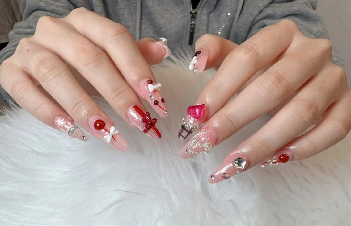 ネイル チークネイル 長さ出し フットネイル 韓国ネイル マグネットネイル Luxe Nailのネイルデザイン
