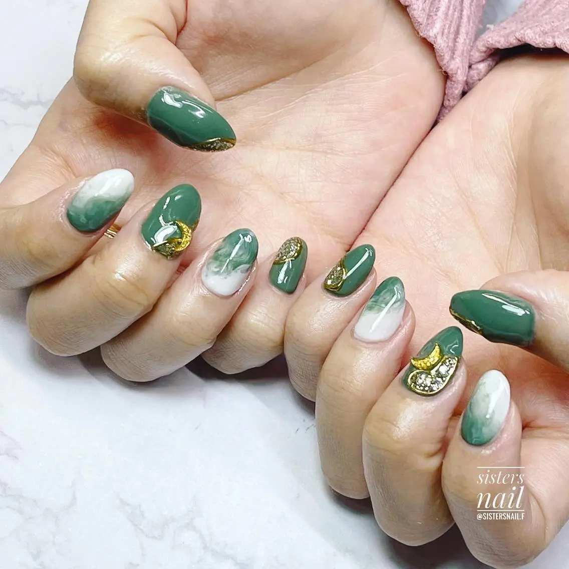 ネイル アートネイル グリーン キラキラネイル 大理石ネイル(マーブル) ミラーネイル sisters nail.fのネイルデザイン
