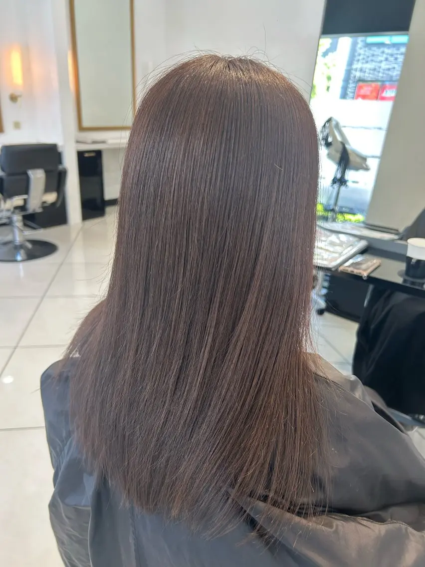 ロング カラー 黒髪 ブラウンカラー 小島 萌のヘアスタイル