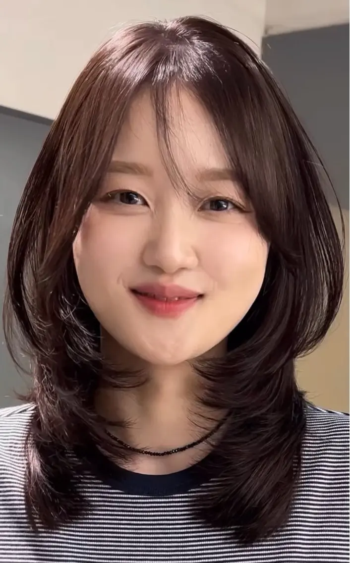 ロング 真下 瑞歩のヘアスタイル