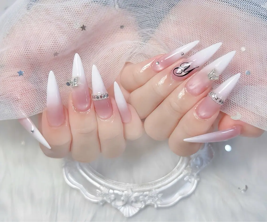 ネイル チークネイル 長さ出し フレンチネイル ジェルネイル グラデーション ハンドネイル THANHTHANH NAILのネイルデザイン