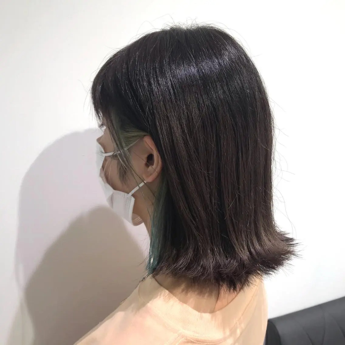 ミディアム カラー イヤリングカラー グレージュ ヘアカラー トリートメント 【暖色カラー特化】 中山由梨のヘアスタイル