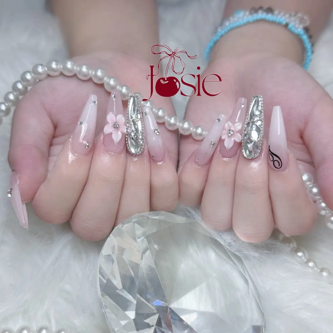 ネイル フレンチネイル ガーリー ガラスフレンチ 氷ネイル・うるうるネイル キラキラネイル ハンドネイル JOSIE nail studioのネイルデザイン