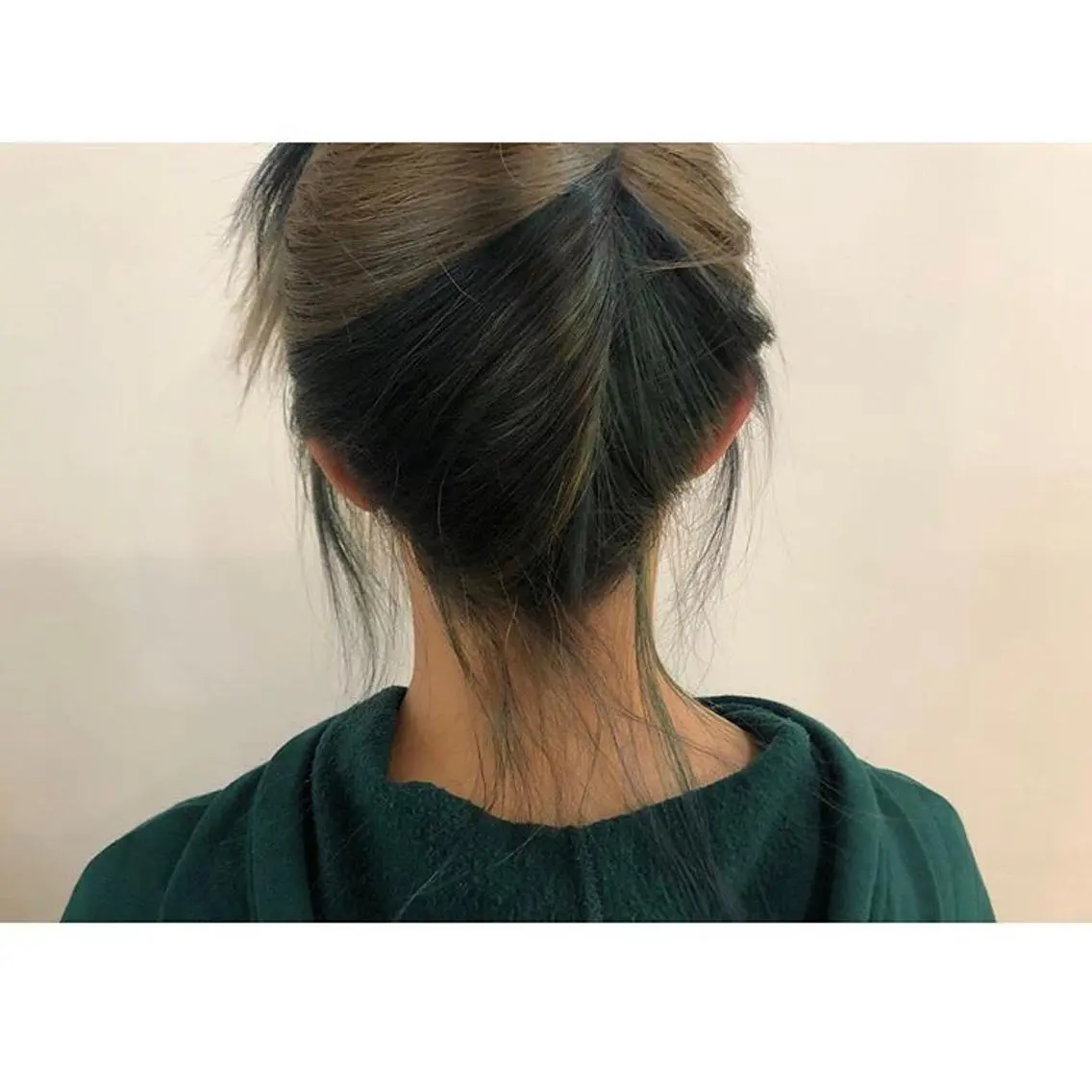 カラー ブリーチ グレージュ ネイビーカラー 🤍中野 レオ🤍のヘアスタイル