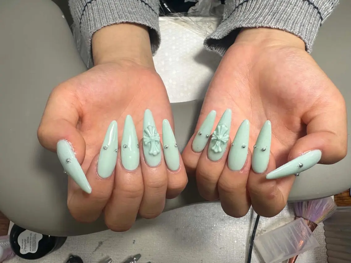 ネイル チークネイル ドット フットネイル フレンチネイル グラデーション ハンドネイル HANA 川越東口ネイルサロンのネイルデザイン