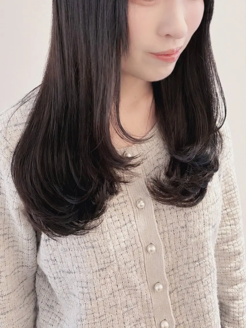 ロング アッシュ 顔まわりレイヤー 顔周りカット レイヤーカット カット ヘアカラー 棚橋 光海のヘアスタイル