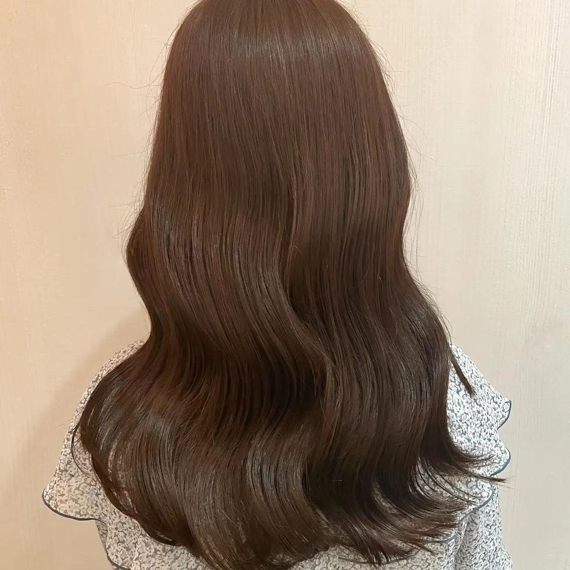 セミロング ブリーチなしカラー/ 顔周りレイヤーカットのヘアスタイル