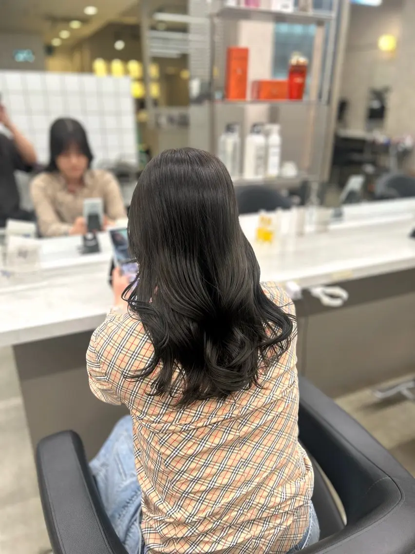 セミロング カラー パーマ ヘアアレンジ メンズ カット ヘアカラー トリートメント 🦋縮毛/韓国レイヤ ー/透明感カラー🦋のヘアスタイル