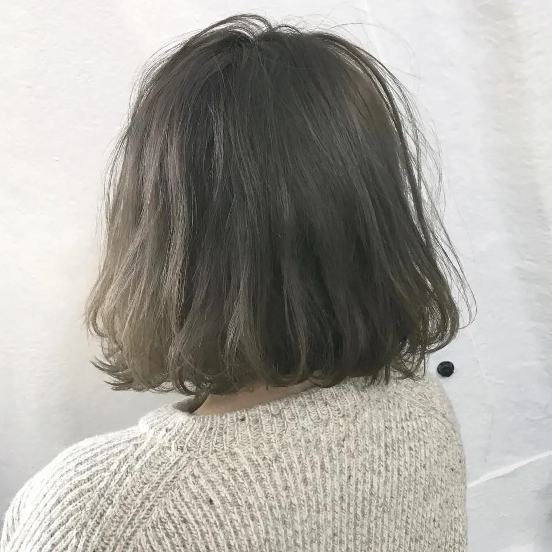 ショート カラー アッシュ アッシュグレー アッシュグレージュ ブリーチ グレージュ K-POP好き美容師 🇰🇷Kai.Yのヘアスタイル