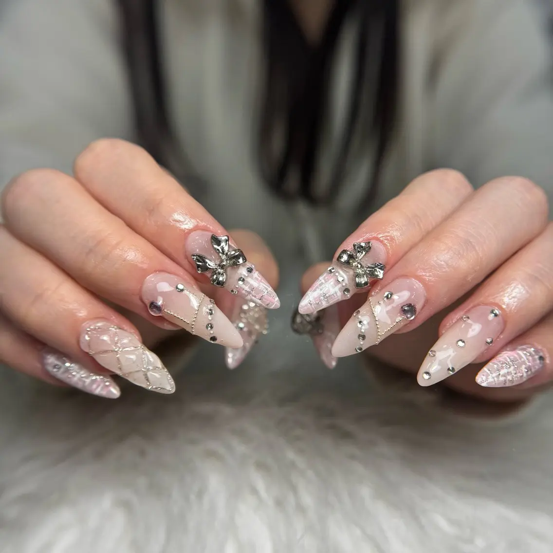 ネイル オーロラネイル 長さ出し フラッシュネイル フレンチネイル ジェルネイル ハンドネイル KITTY nailsのネイルデザイン