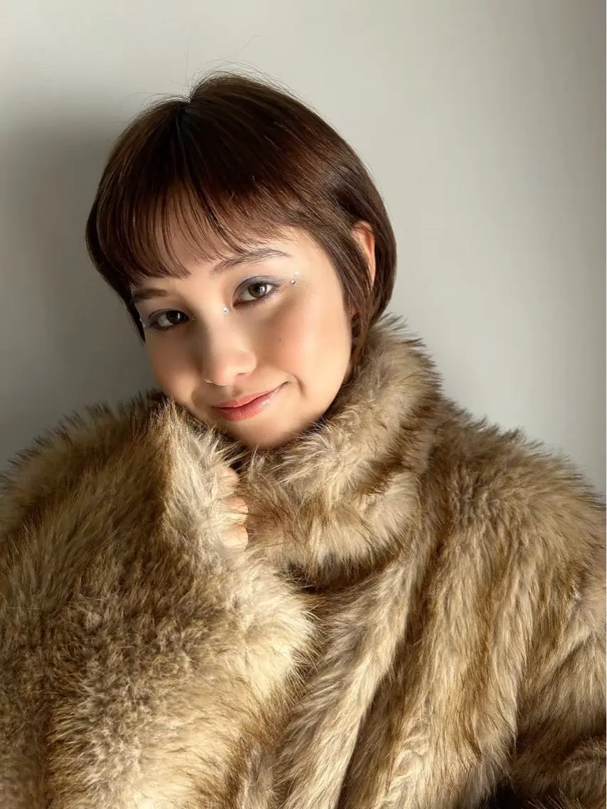 ショート ヘアカラー 六本木乙羽 透明感ツヤカラー🧸のヘアスタイル