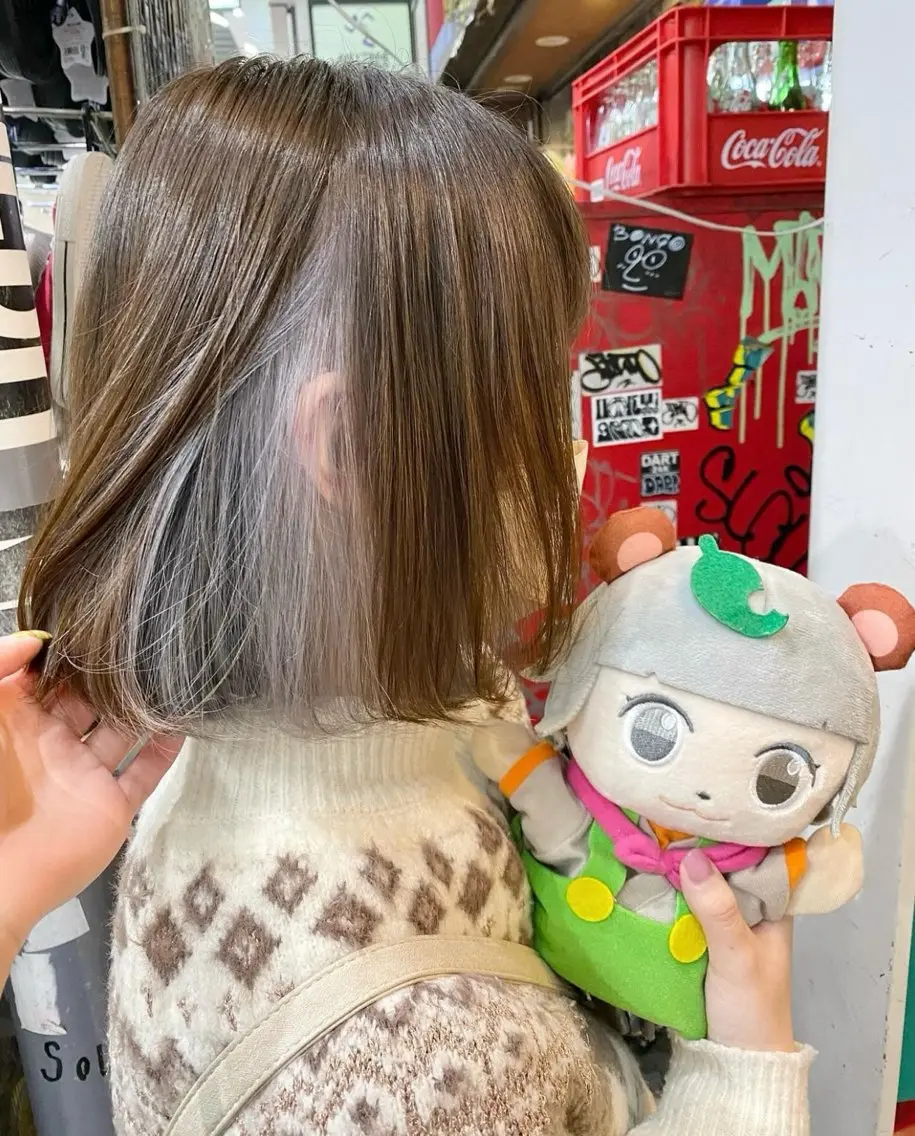 ショート カラー アッシュ ブリーチ シルバー シルバーアッシュ ヘアカラー TSUNO🦖 派手髪/オタク美容師のヘアスタイル